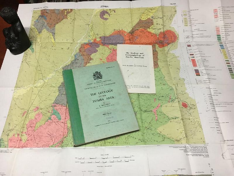 BLOOMFIELD, K. - The Geology Of The Zomba Area : Malawi Ministry Of Natural Resources, Geological Survey Department, Bulletin No. 16.
