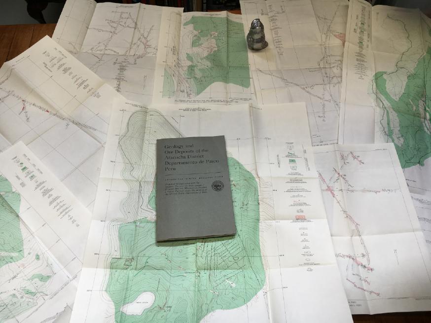 JOHNSON, ROBERT F; LEWIS, RICHARD W; ABELE, GUILLERMO. - Geology and Ore Deposits of the Atacocha District Departamento de Pasco Peru. Geological Survey Bulletin 975-E.