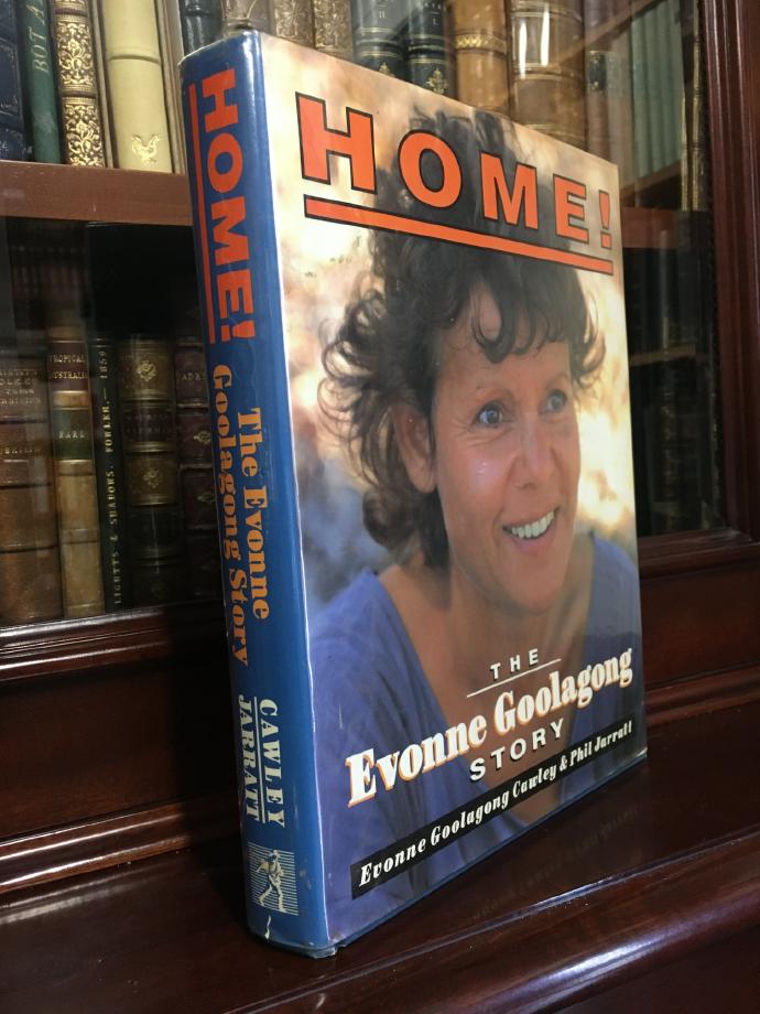 GOOLAGONG CRAWLEY, EVONNE; JARRATT, PHIL. - Home! The Evonne Goolagong Story.