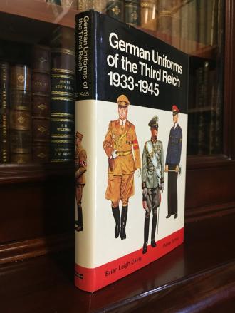 DAVIS, BRIAN LEIGH; TURNER, PIERRE. - German Uniforms of the Third Reich 1933-1945.